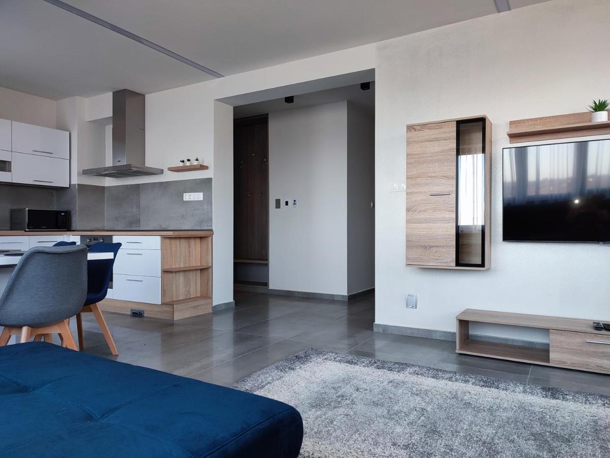 Gamma Apartmanok Es Jakuzzi Μίσκολτς Εξωτερικό φωτογραφία
