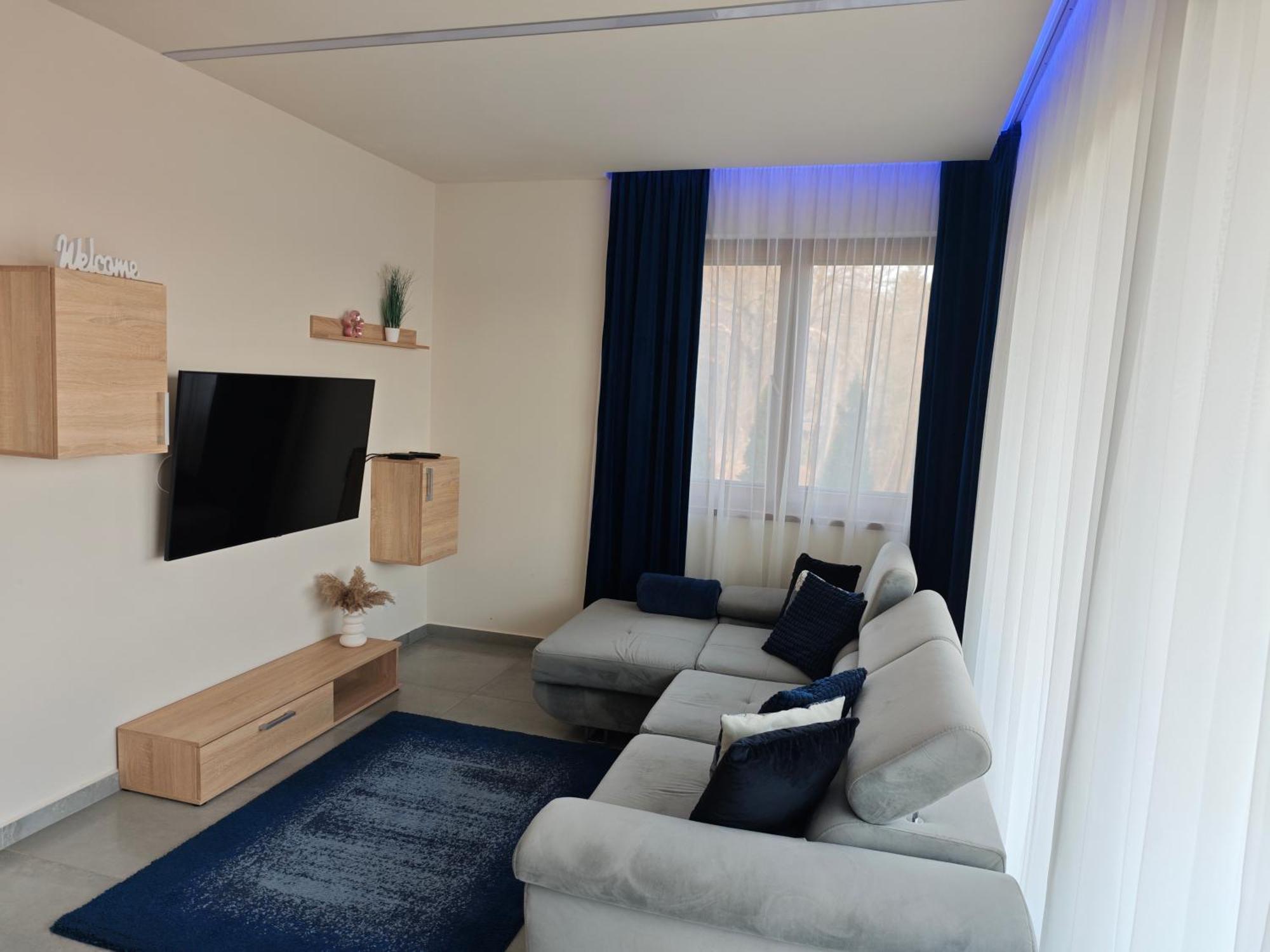 Gamma Apartmanok Es Jakuzzi Μίσκολτς Δωμάτιο φωτογραφία
